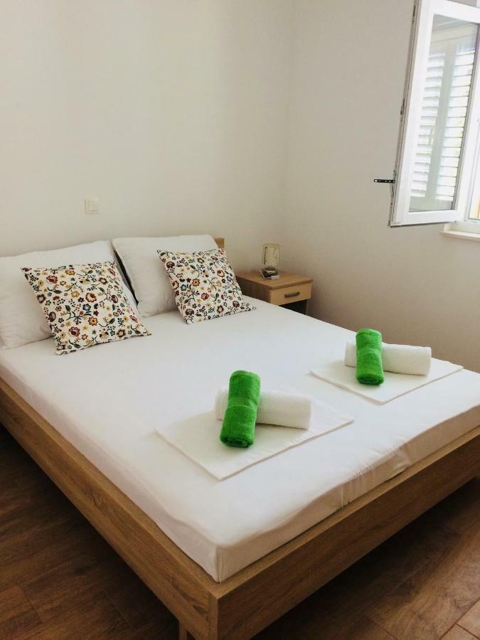Apartmani Kronjac Milna  Exterior photo